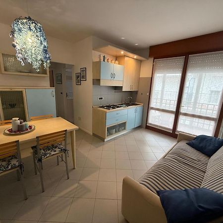 Gracious Apartment Located In The Heart Of Lignano Lignano Sabbiadoro Exterior photo